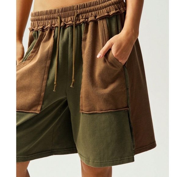 Cozy Color block Stretchy Waist Pockets Mom Shorts - Picture 2 of 5